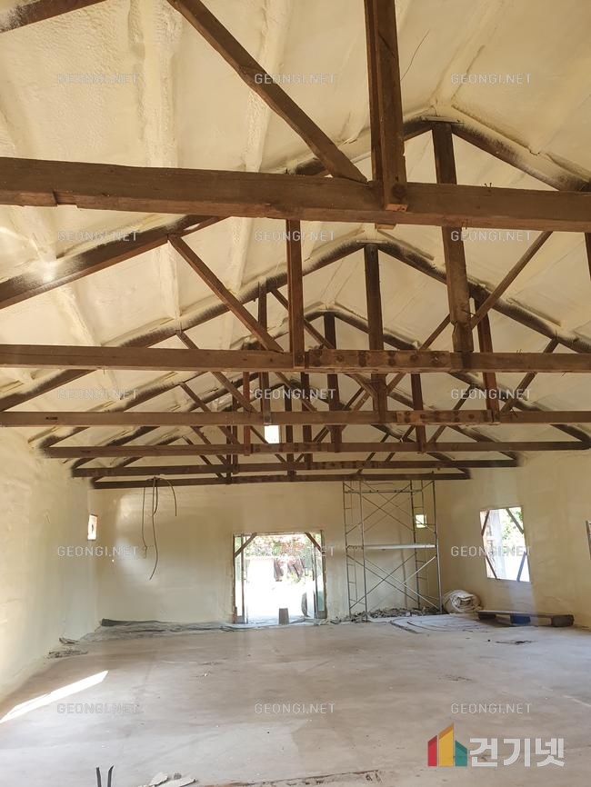 인천 지붕 단열 공사, 우레탄폼으로 결로 문제 해결하기