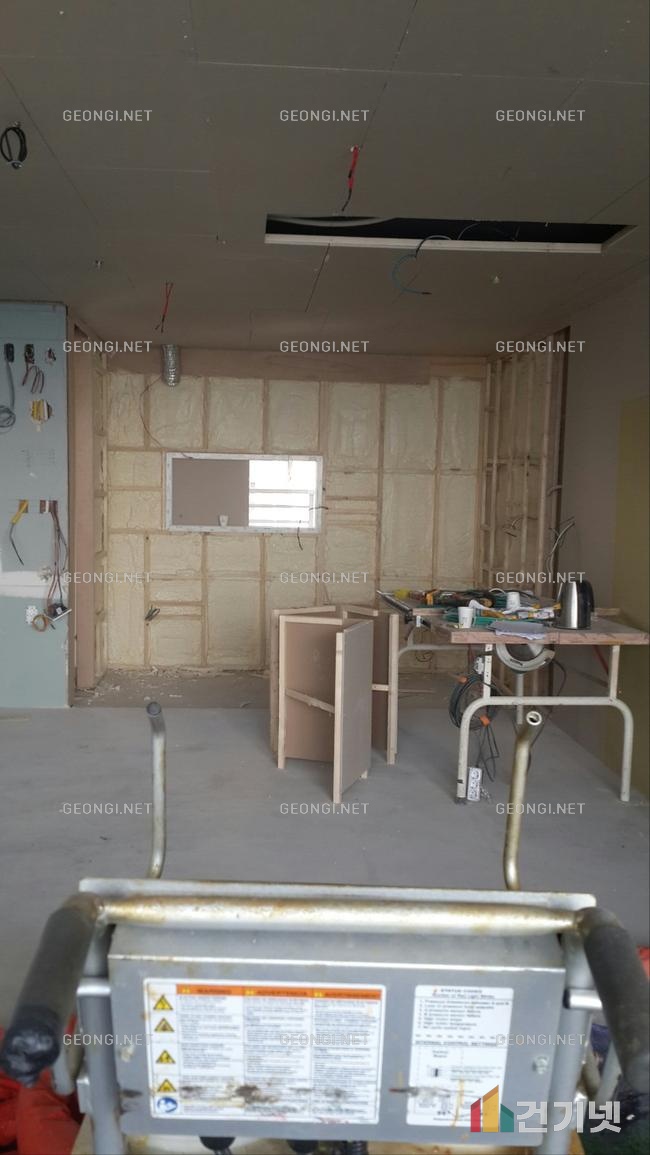 고성군 실내체육관 우레탄폼 단열공사로 결로 문제 해결 및 에너지 효율 UP!
