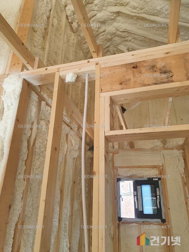 함안군 노후주택 우레탄폼 단열공사로 에너지효율 극대화