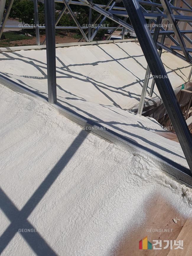 수원시 우레탄폼 단열공사, 결로 방지 및 에너지 효율 극대화