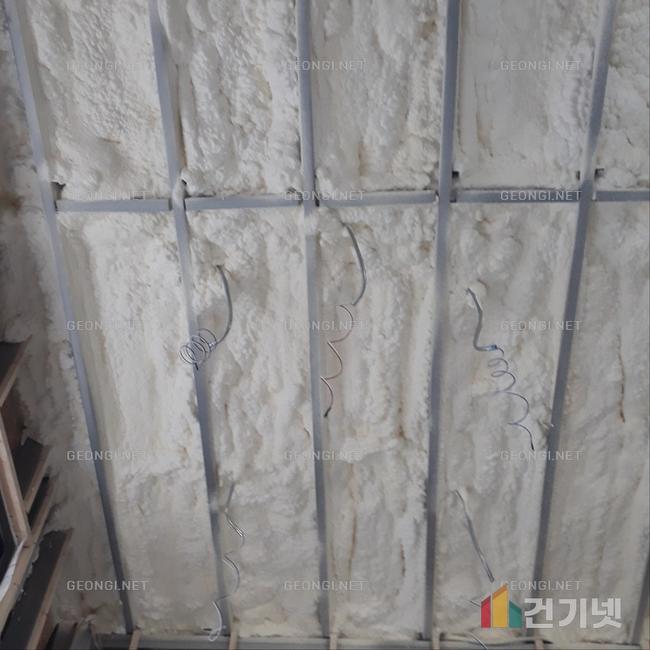 거제시 기숙사 단열공사, 우레탄폼으로 에너지 절약과 결로 방지!