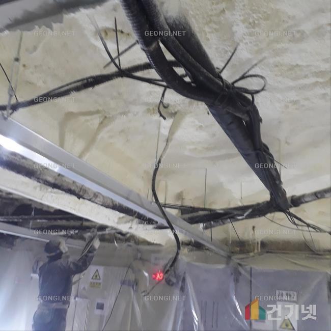 송파구체류형쉼터의 우레탄폼 단열공사로 에너지 효율을 극대화하세요!