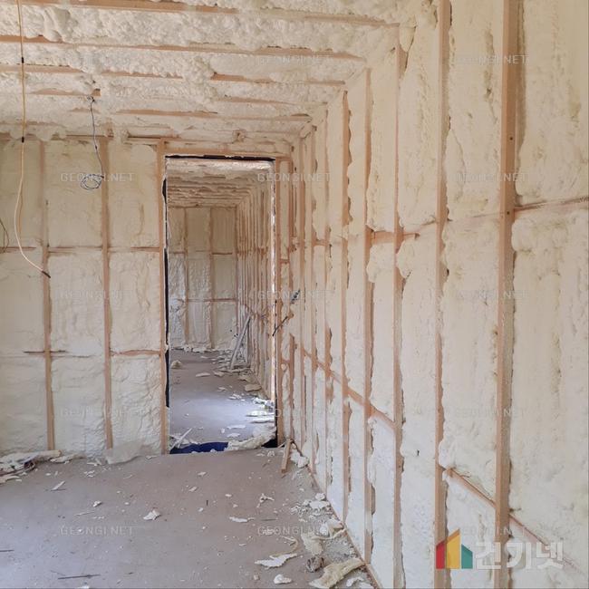 영동군 주택의 에너지 효율을 높이는 연질 우레탄폼 단열공사