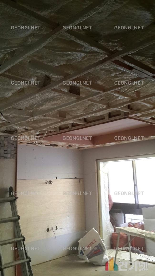 홍성군 컨테이너하우스 우레탄폼 단열공사로 에너지 효율 극대화!