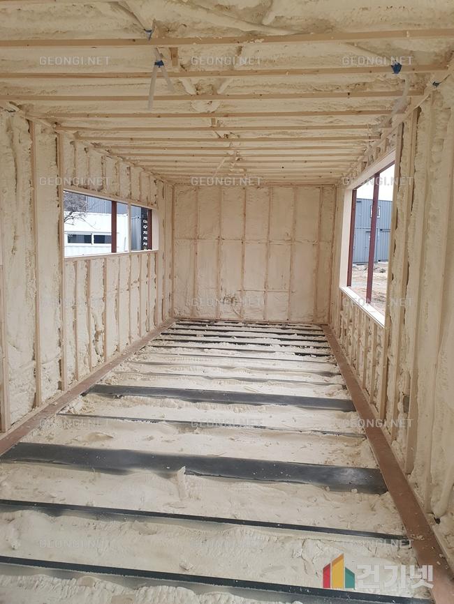 김해시 목조주택 단열, 우레탄폼으로 결로와 에너지비용 걱정 없애세요!