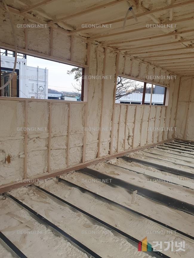 증평군 우레탄폼 단열공사로 에너지 효율 극대화, 결로 문제 해결!