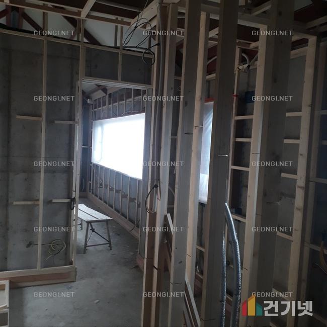 영월군 조립식 주택, 경질 우레탄폼 단열공사로 에너지 효율 극대화