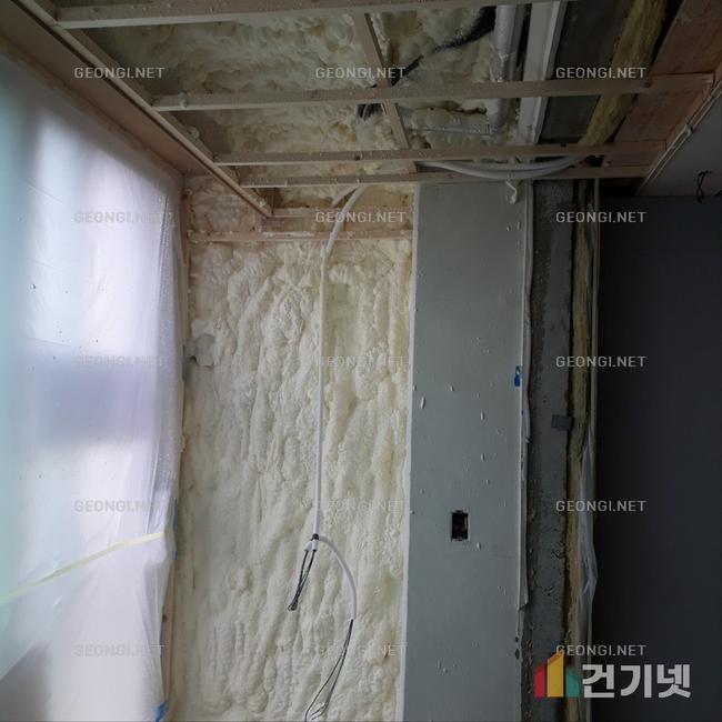 중랑구 물류창고 수성연질폼 단열공사, 냉난방비 절감의 해답!