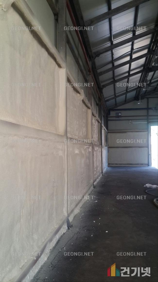 화순군 축사 연질 우레탄폼 시공으로 결로 방지 및 에너지 절감하기